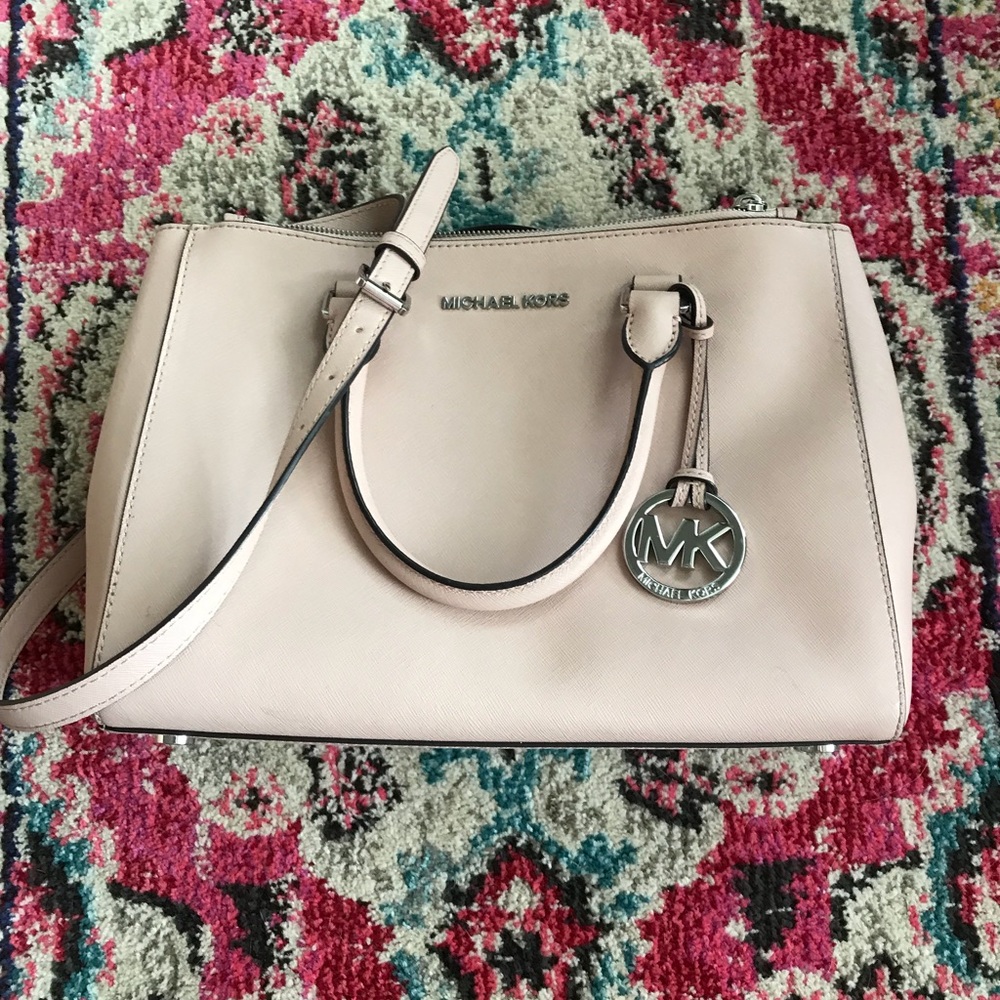 Michael Kors authentic Saffiano leather hand bag!